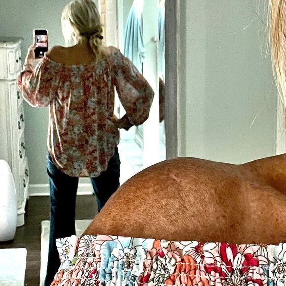 UMGEE Red and Pink Floral Off the Shoulder  Hi/lo top with smocking-like new! - Picture 9 of 15